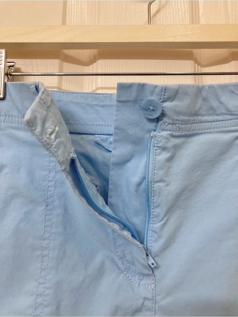 Chico’s Size 2 Women’s Ice Blue Rolled Cuff Bermuda Shorts Large Coastal Summer